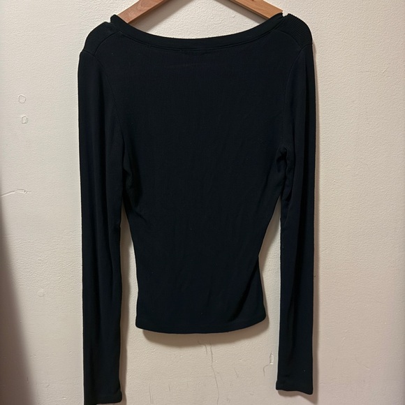 Black V-Neck Long Sleeve Top - Picture 2 of 3